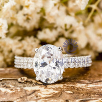 Oval Cut Moissanite Engagement Ring