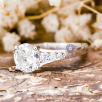 Round Cut Moissanite Engagement Ring