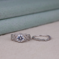 Two diamond rings on a neutral background