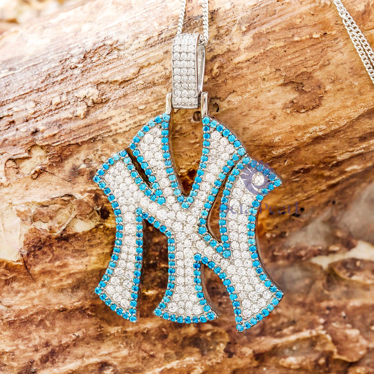 Blue NY Yankees 10k white gold pendant