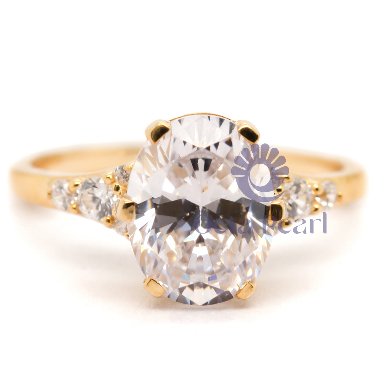 Oval-Cut Moissanite Wedding & Engagement Ring in Yellow gold