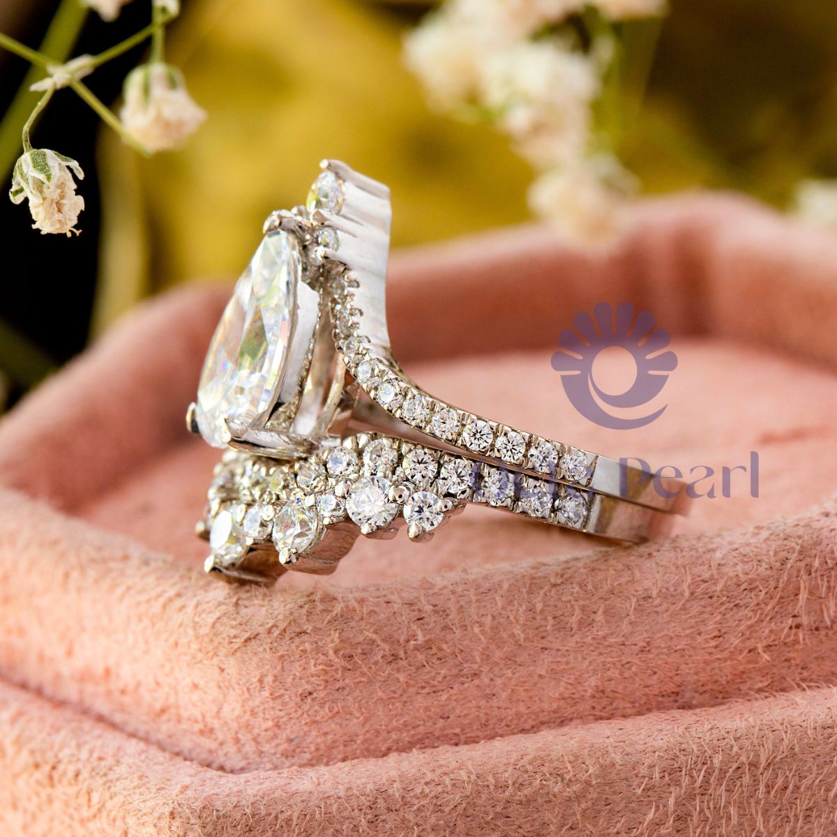 Pear Cut Moissanite Chevron Curved Bridal Ring Set