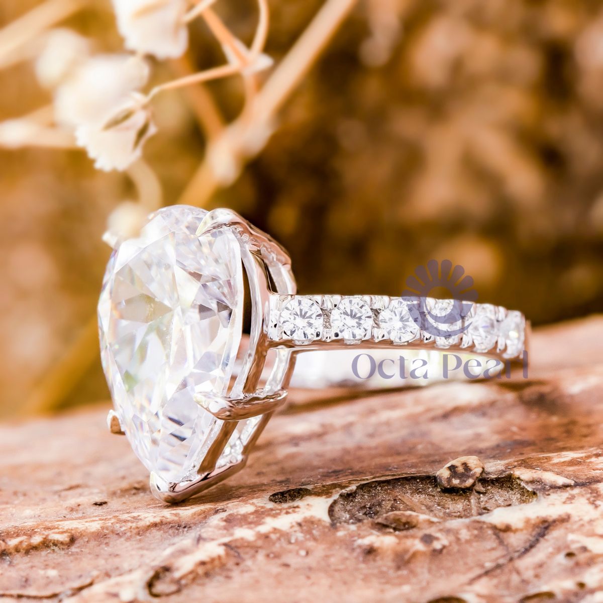 Pear & Round Moissanite Engagement Ring For Women